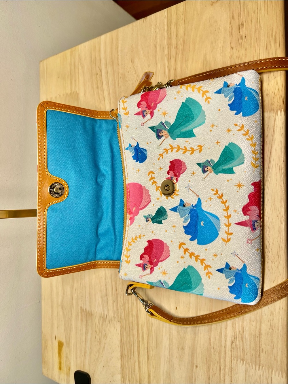 Dooney & Bourke Disney Sleeping Beauty Crossbody Purse like new w/coa - Picture 7 of 13
